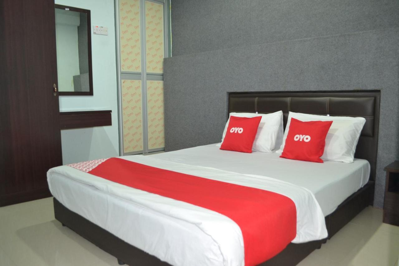 Oyo 89737 Hotel Tishoa Kampong Batu Tiga Kültér fotó