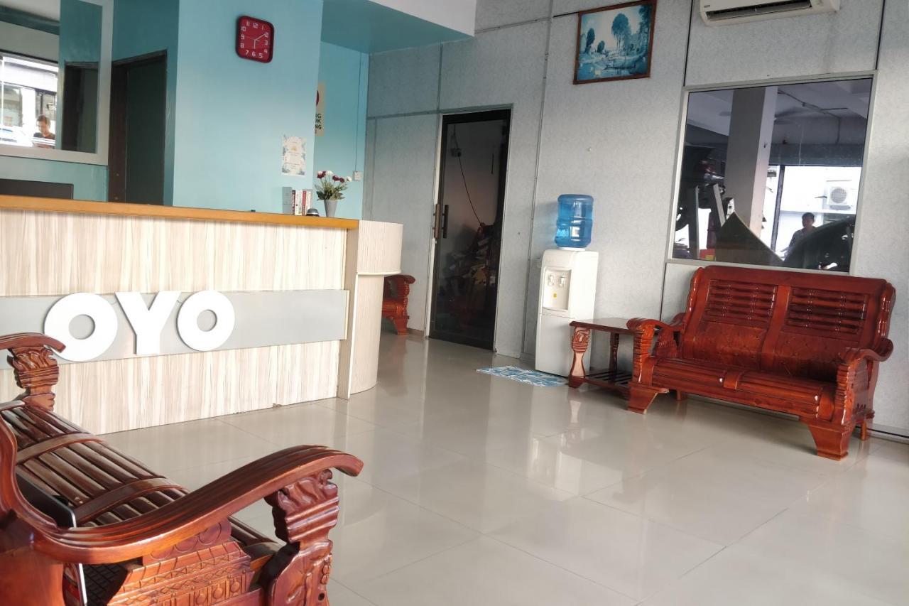 Oyo 89737 Hotel Tishoa Kampong Batu Tiga Kültér fotó