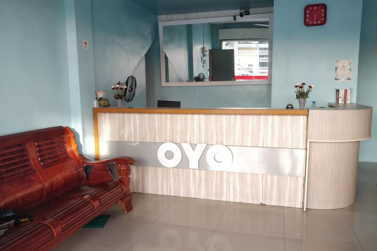 Oyo 89737 Hotel Tishoa Kampong Batu Tiga Kültér fotó