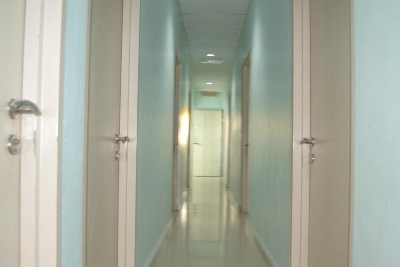 Oyo 89737 Hotel Tishoa Kampong Batu Tiga Kültér fotó