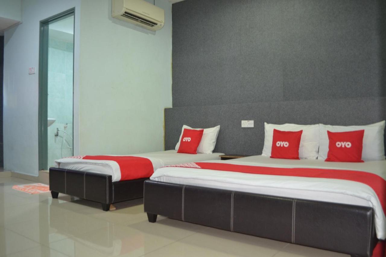 Oyo 89737 Hotel Tishoa Kampong Batu Tiga Kültér fotó