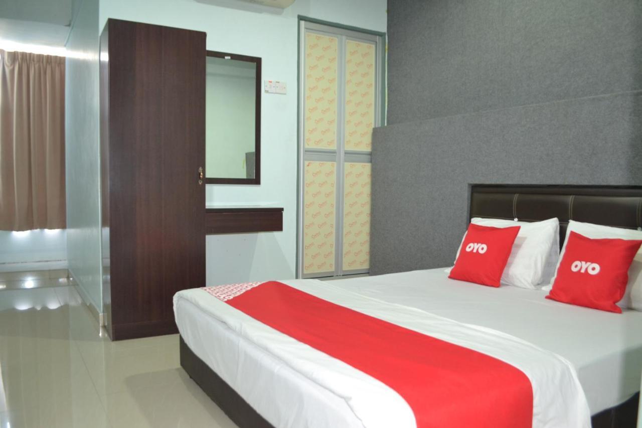 Oyo 89737 Hotel Tishoa Kampong Batu Tiga Kültér fotó