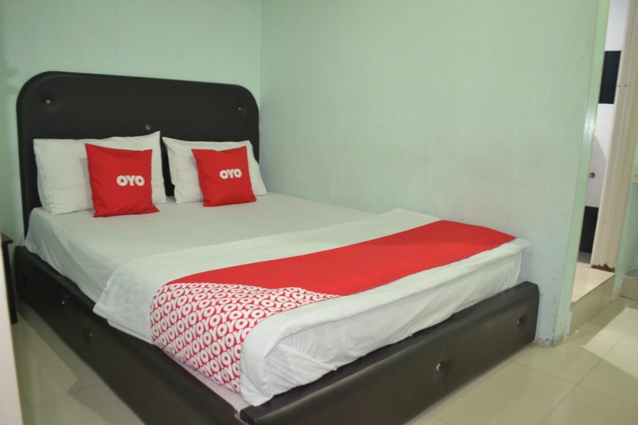 Oyo 89737 Hotel Tishoa Kampong Batu Tiga Kültér fotó
